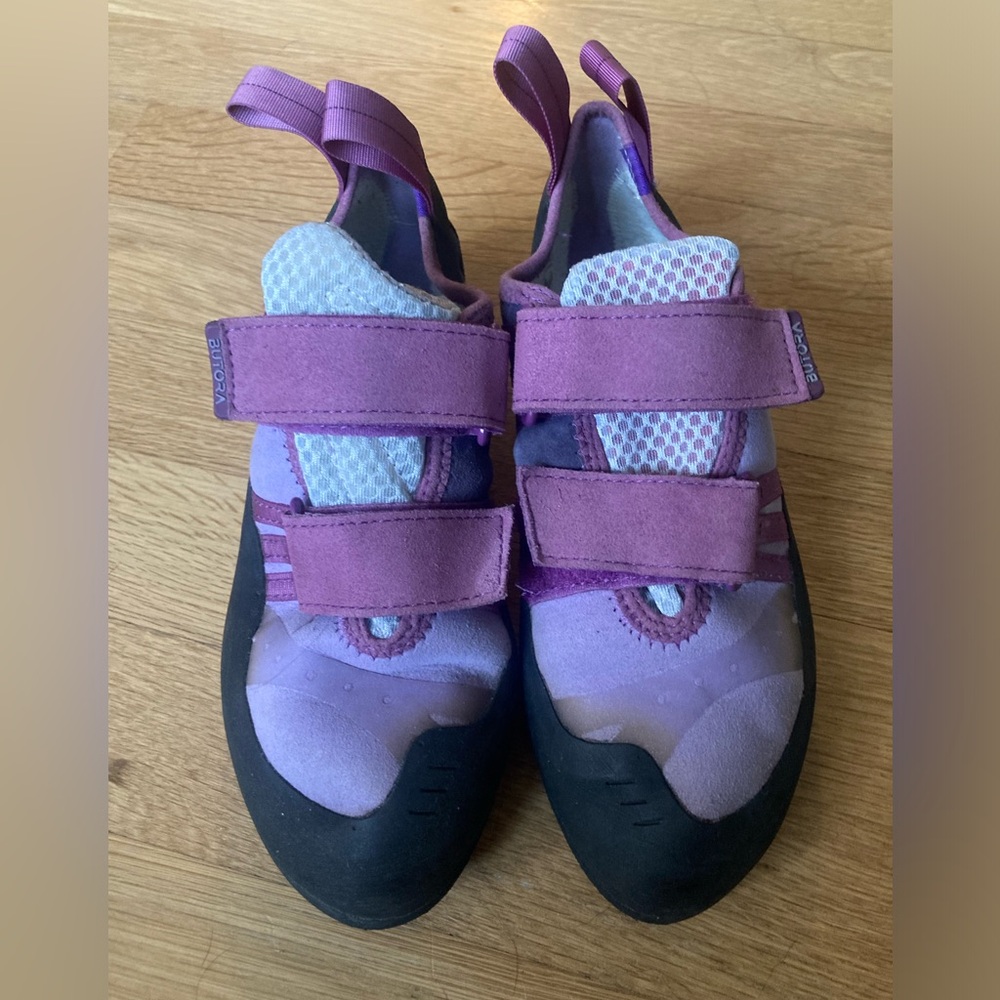 Women’s climbing shoes